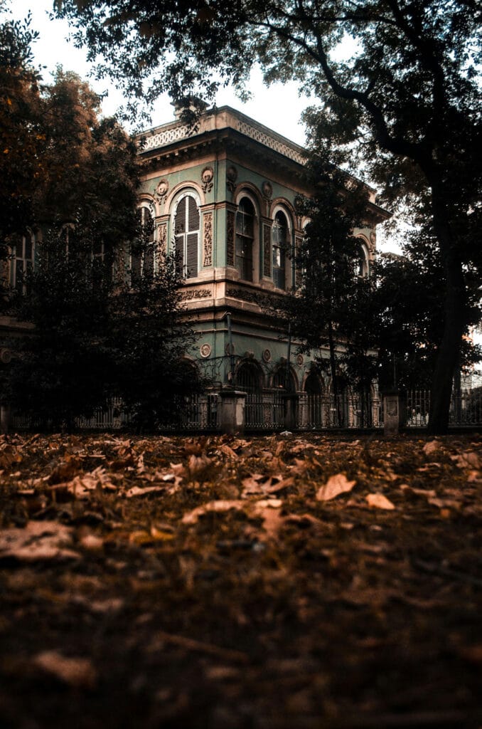 نمای ساختمان همکف کلاسیک؛ تلفیقی از اصالت و زیبایی در طراحی شهری