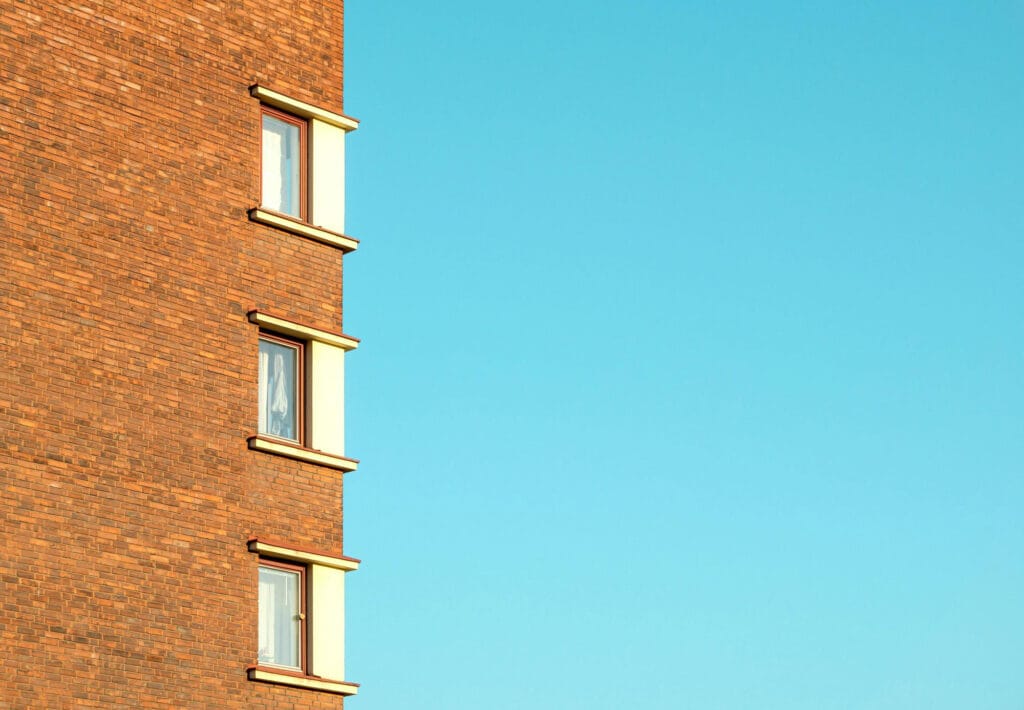 نمای ساختمان مسکونی ساده؛ راهنمای جامع برای طراحی شیک و اقتصادی - pexels vlado paunovic 1567547 10389234 نمای ساختمان مسکونی ساده در شهرهای مختلف ایران