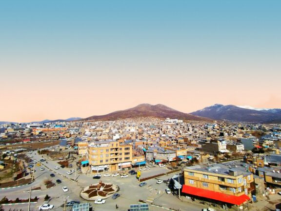 خرید آجر آذرخش در بانه | انتخابی مقاوم برای معماری سرد و کوهستانی غرب کشور