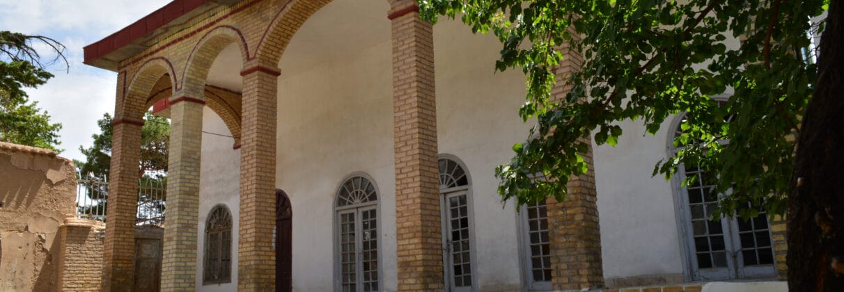 راهنمای خرید آجر آذرخش در شاهرود | انتخابی مقاوم برای اقلیم خاص و سبک معماری کویری–کوهستانی