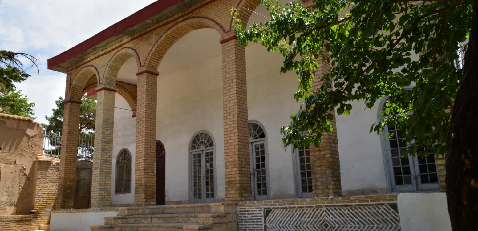 راهنمای خرید آجر آذرخش در شاهرود | انتخابی مقاوم برای اقلیم خاص و سبک معماری کویری–کوهستانی
