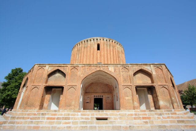 آجر آذرخش در خراسان رضوی | نمایی ماندگار برای معماری اصیل ایرانی