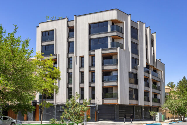 نمای ساختمان مدرن با آجر نسوز؛ ترکیب هنر، اصالت و تکنولوژی - 095A4381 نمای ساختمان مدرن با آجر نسوز؛ ترکیب هنر، اصالت و تکنولوژی