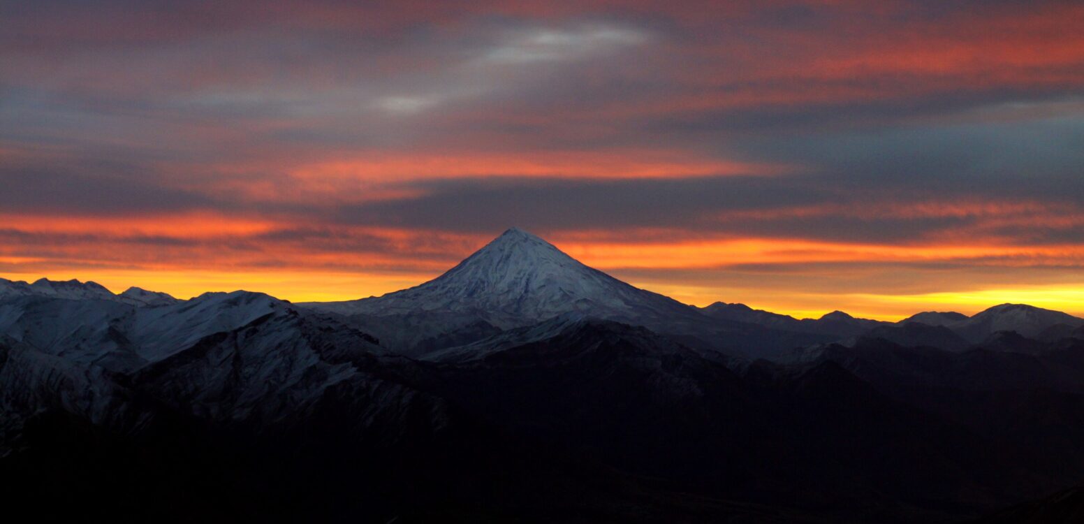آجر آذرخش در مازندران | نمای مقاوم و هماهنگ با معماری سبز شمال - 3240px Mount Damavand in sunrise view from Tochal summit Iran 2017 آجر آذرخش در مازندران | نمای مقاوم و هماهنگ با معماری سبز شمال