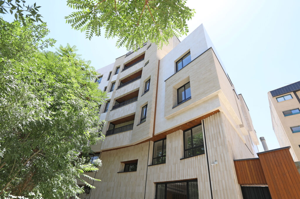 نمای ساختمان مدرن با آجر نسوز؛ ترکیب هنر، اصالت و تکنولوژی - 3A1A7991 تأثیر آجر نسوز در ارزشگذاری ملک