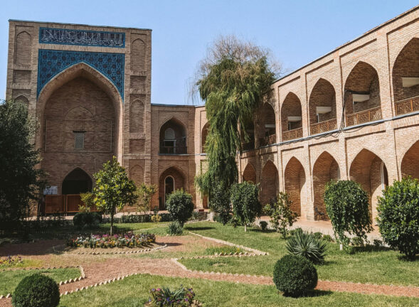 نمای ساختمان با حیاط مرکزی؛ ترکیب زیبایی، کارایی و سنت در معماری مدرن