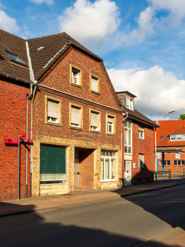 نقشه نمای ساختمان سنتی؛ تلفیقی از هنر، فرهنگ و معماری ایرانی - pexels strannik sk 33002587 نقشه نمای ساختمان سنتی؛ تلفیقی از هنر، فرهنگ و معماری ایرانی