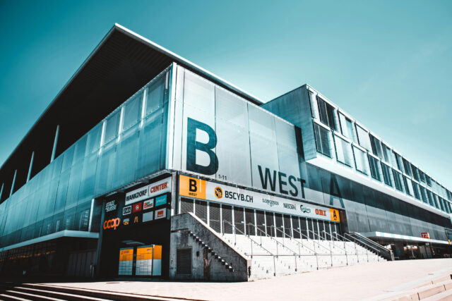 نمای ساختمان اداری لوکس؛ شکوه، طراحی و عملکرد در یک قاب