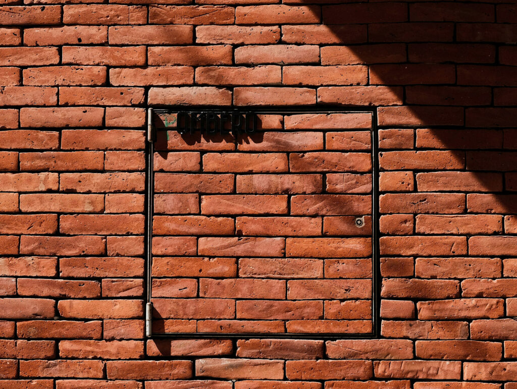 مقایسه آجر نسوز صنعتی با دیگر مصالح نسوز