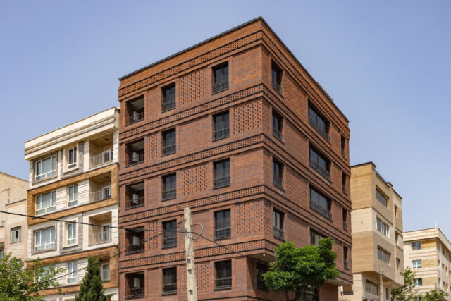 آجر آمریکایی چیست؟ بررسی کامل ویژگی‌ها، کاربردها و مزایای آن