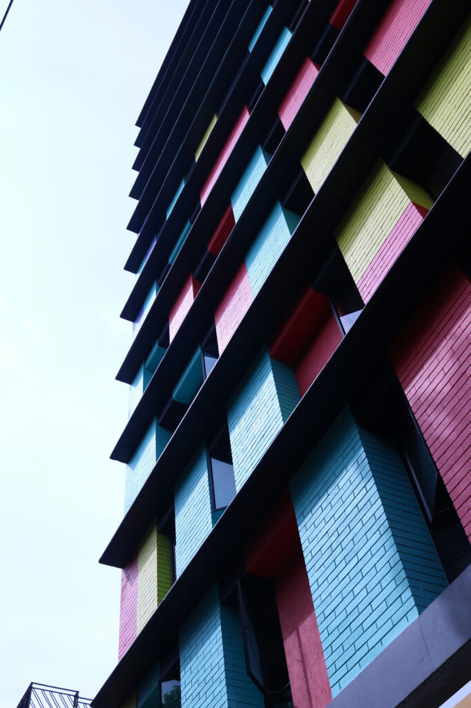 راهنمای کامل تراکم رنگ آجر: اهمیت، کاربرد و تاثیر بر کیفیت نهایی - juliana morales ramirez hjueiRzPulY unsplash راهنمای کامل تراکم رنگ آجر: اهمیت، کاربرد و تاثیر بر کیفیت نهایی