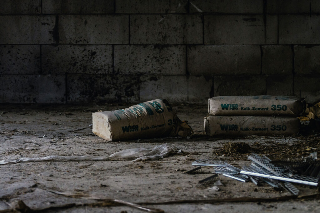 زیرسازی آجر برای کف و دیوار چه تفاوتی دارد؟