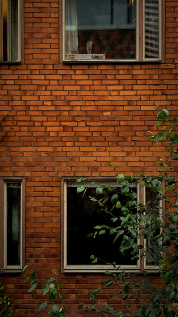 راهنمای جامع استانداردهای آجر در ساخت و ساز مدرن - mehmet kucukler I66BLX79I5U unsplash راهنمای جامع استانداردهای آجر در ساخت و ساز مدرن