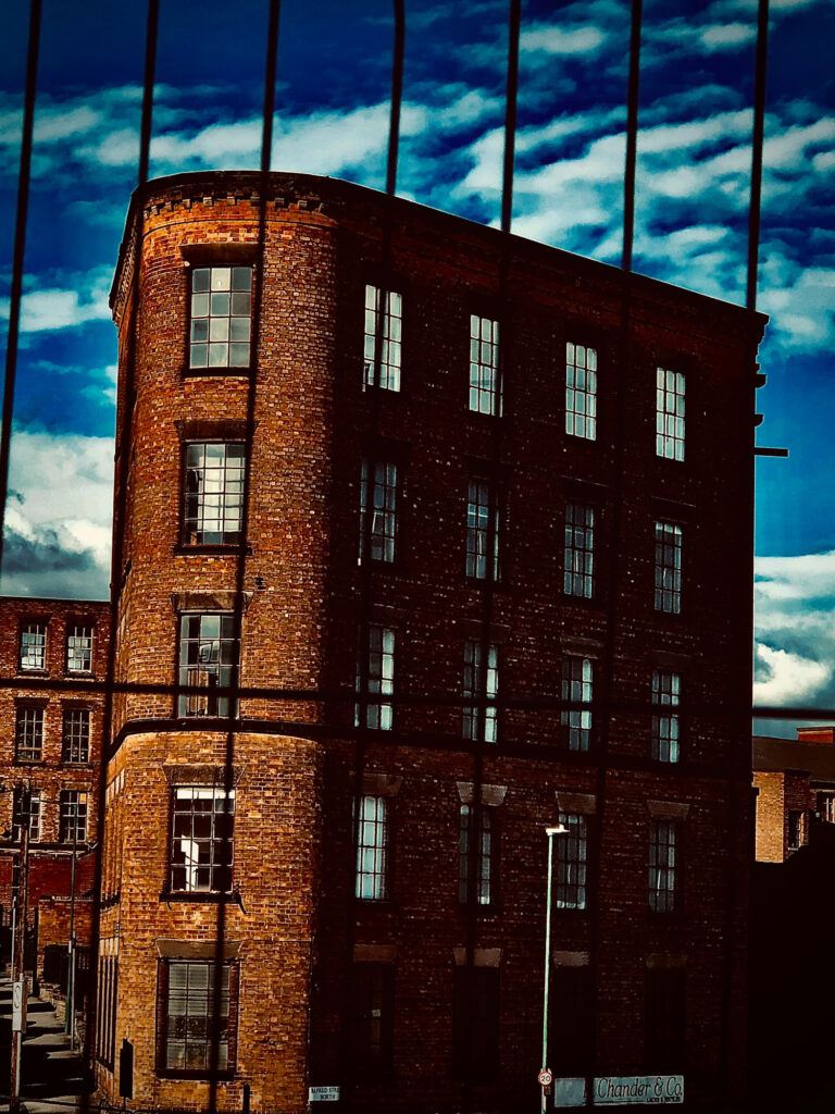 مقاومت در برابر حریق در آجر: چرا آجر بهترین انتخاب برای ساختوساز مقاوم است؟ - moon desert zbuMHBWGf5g unsplash مقاومت در برابر حریق در آجر: چرا آجر بهترین انتخاب برای ساختوساز مقاوم است؟