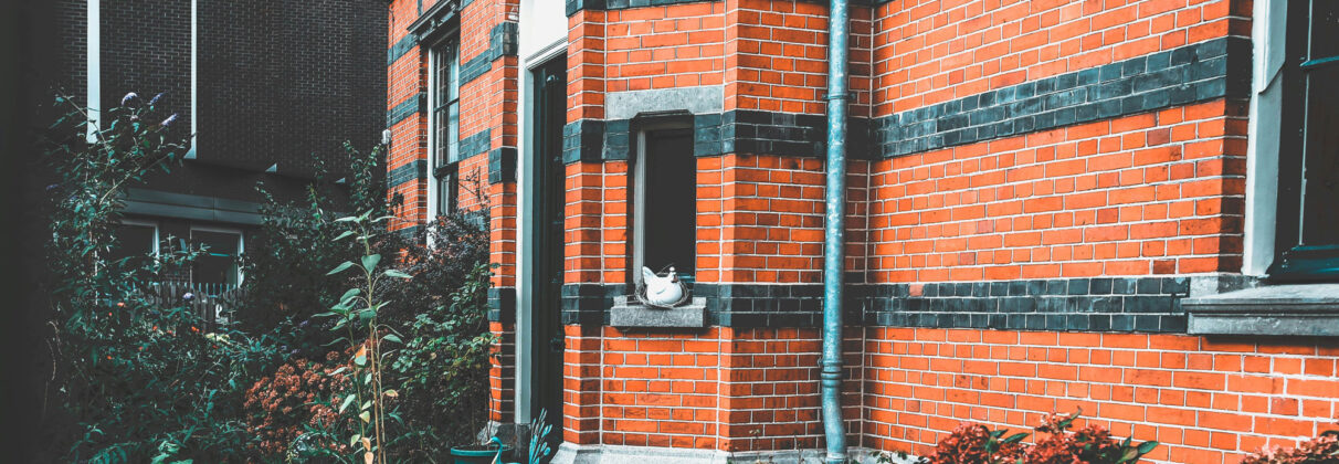 دانسیته آجر چیست و چرا اهمیت دارد؟ راهنمای کامل و علمی برای درک چگالی آجر