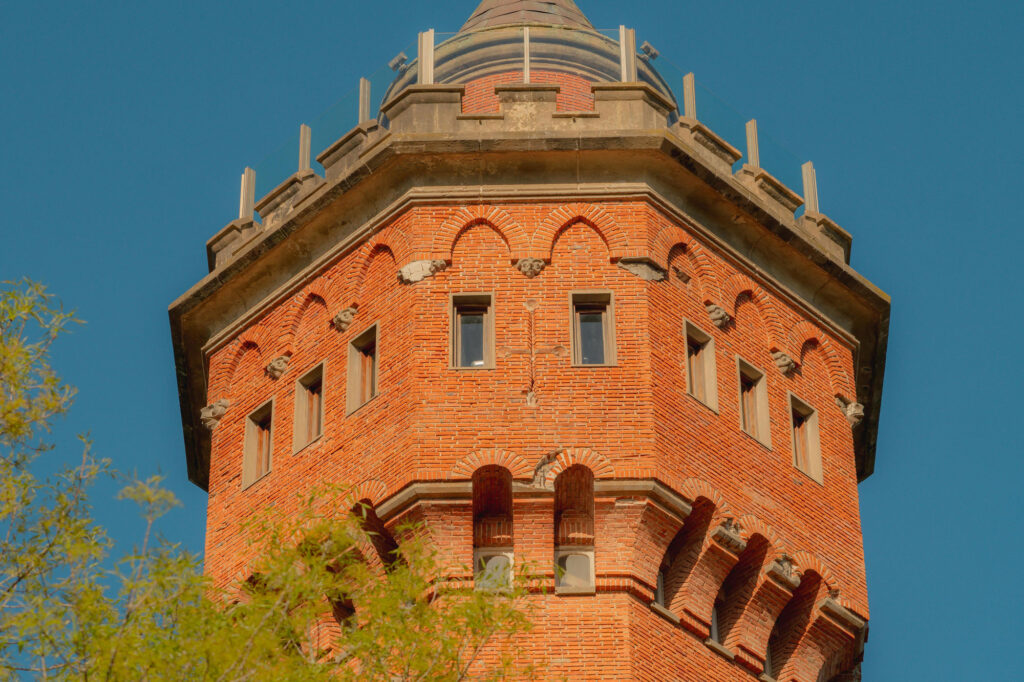 مقاومت در برابر نور خورشید: بررسی تخصصی مقاومت آجر در برابر تابش مستقیم خورشید - pexels saarteaga 17861234 تعریف مقاومت در برابر نور خورشید