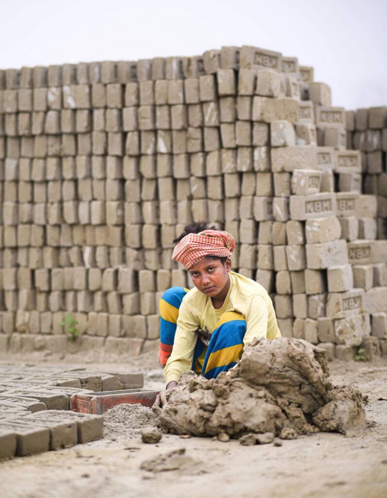 همه چیز درباره آجر رسی | کاربرد، مزایا، معایب و نکات مهم در خرید - pexels sabbir bhuiyan 1747552532 30571018 همه چیز درباره آجر رسی | کاربرد، مزایا، معایب و نکات مهم در خرید