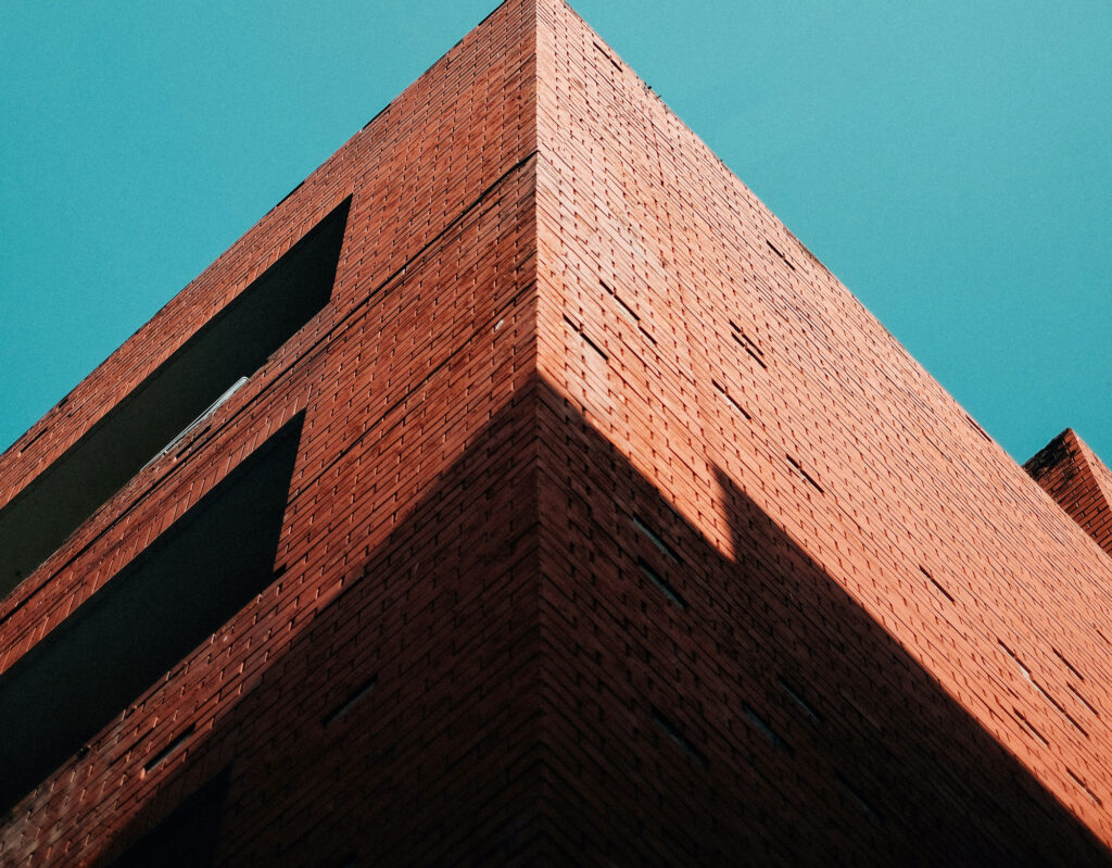 مقاومت در برابر حریق در آجر: چرا آجر بهترین انتخاب برای ساختوساز مقاوم است؟ - zeeshan wani k9VOtembxLU unsplash انواع آجر و سطح مقاومت در برابر حریق آنها