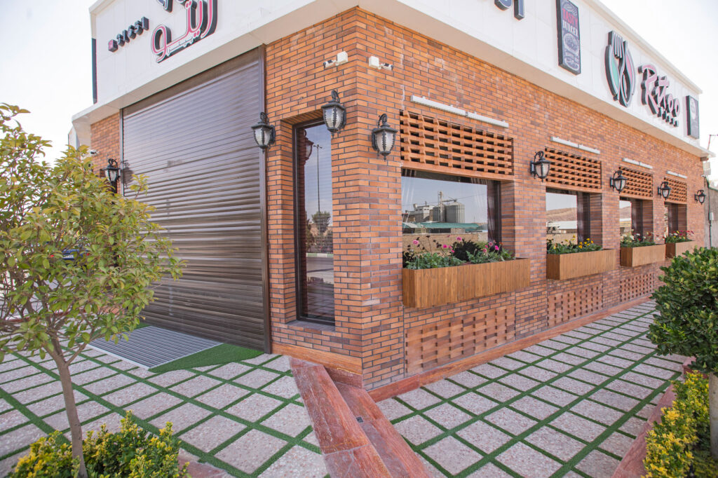 آجر چینی فخر و مدین: انتخابی مطمئن برای ساختمانهای زیبا و مقاوم - 3L3A9828 مقایسه آجر چینی فخر و مدین با سایر برندها