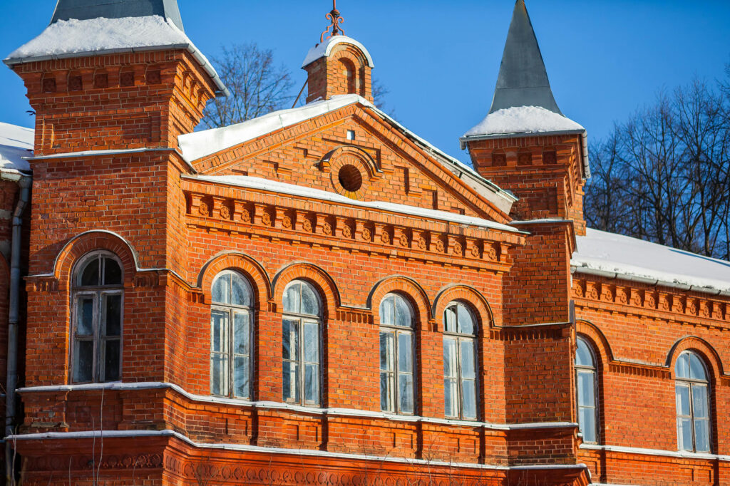 ابزارها و تجهیزات مناسب برای اجرای آجر در زمستان