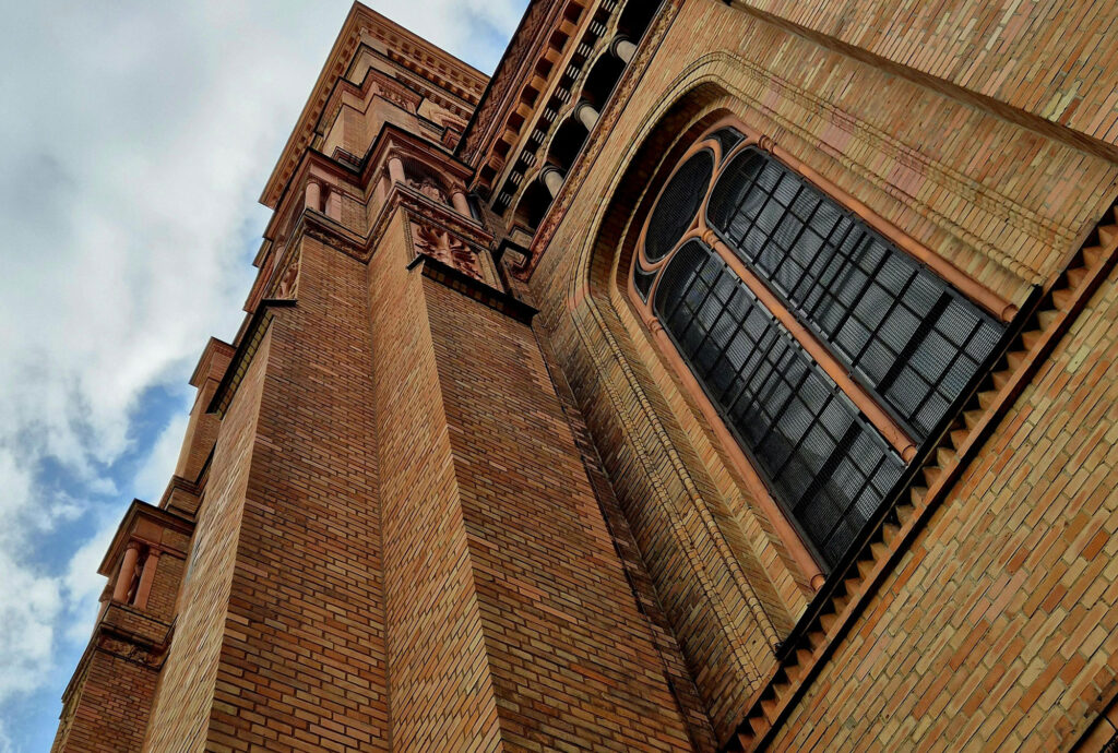 دلایل ایجاد لکه روی آجرها بعد از نصب