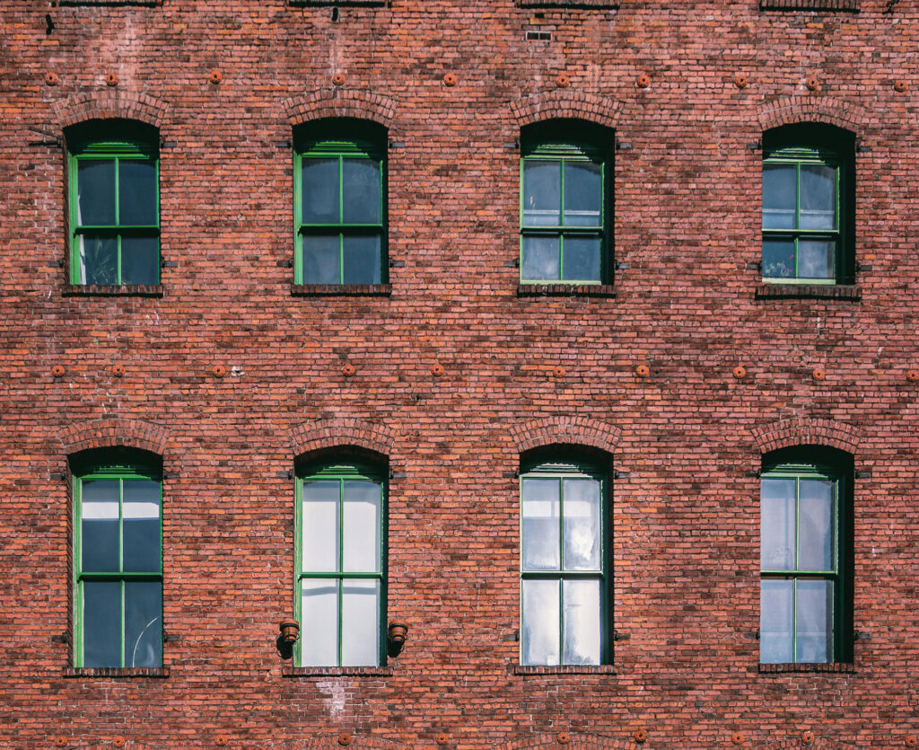 مقایسه تمیزکاری دستی و استفاده از دستگاه‌های صنعتی