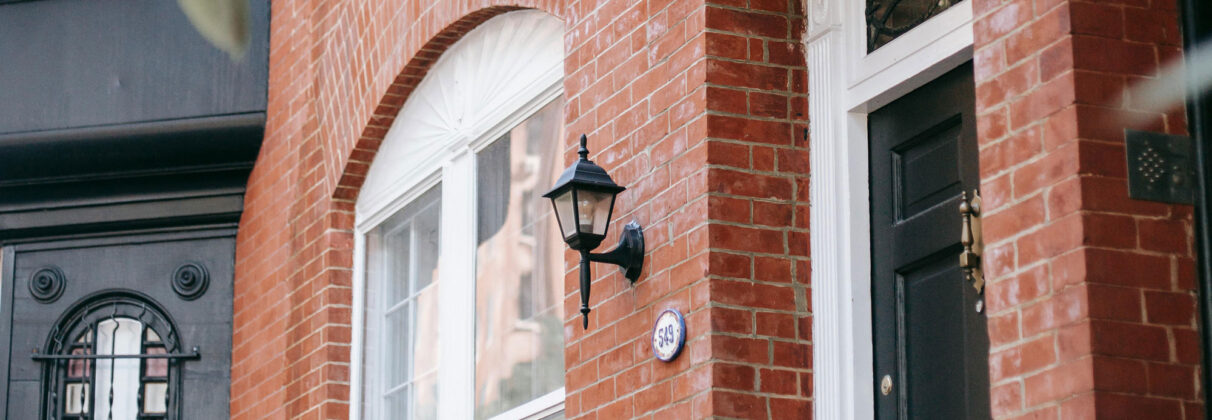 جرم گیری سطح آجر؛ راهکاری اساسی برای حفظ زیبایی و دوام نما