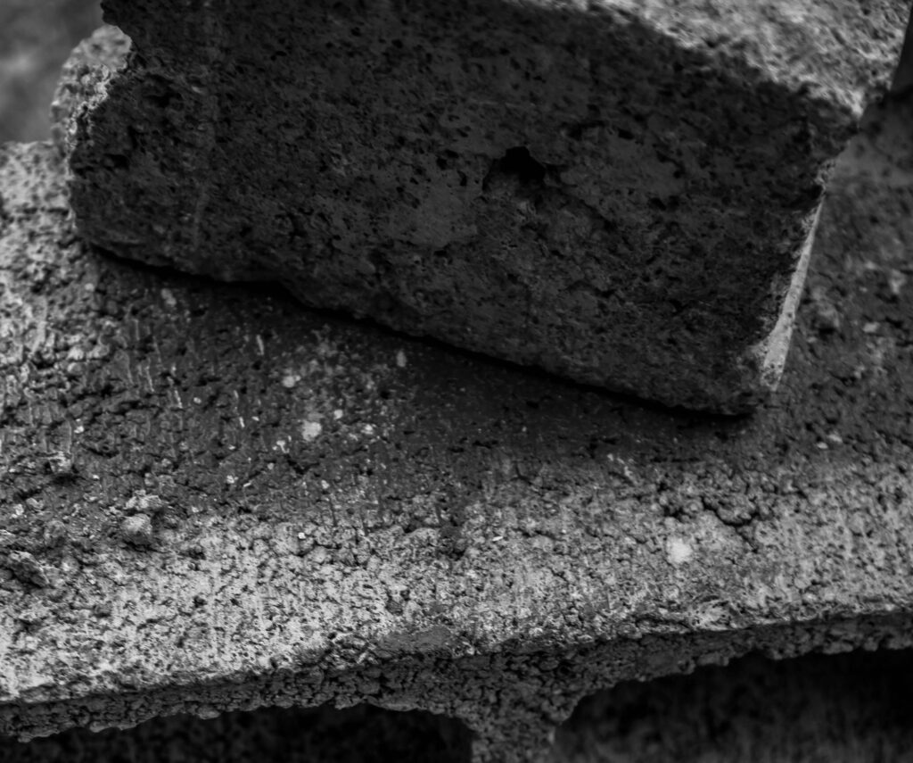 فرآیند عمل‌آوری و خشک شدن بلوک سیمانی