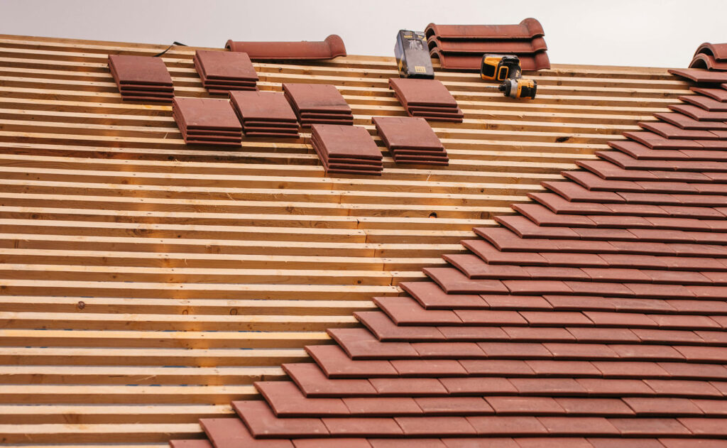 پوشش سقف با آجر؛ انتخابی ماندگار در معماری امروز - pexels clement proust 363898785 31763541 انواع آجر مناسب برای اجرای پوشش سقف با آجر