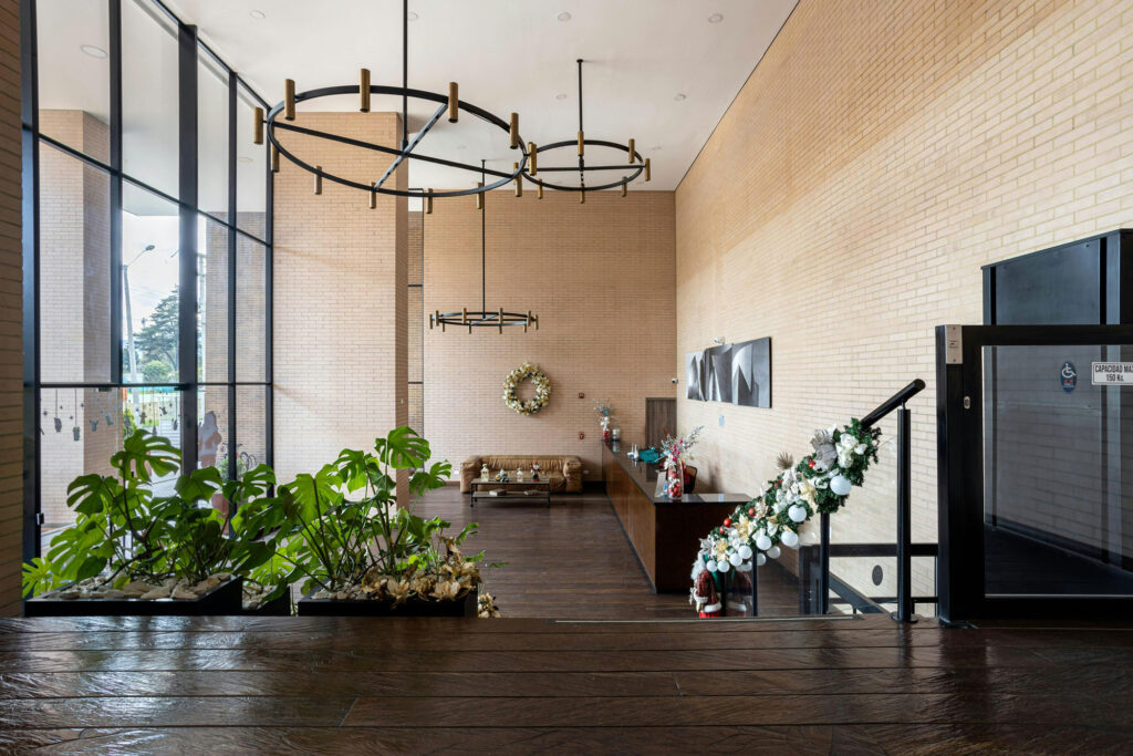 استفاده از آجر در لابی: راهنمای کامل طراحی و اجرا - pexels fotografiagmazg 10649828 انواع آجر قابل استفاده در لابی