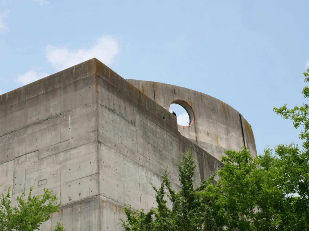 راهنمای جامع و کاربردی درباره بتن اکسپوز در معماری مدرن - pexels giantasparagus 35437519 فرآیند تولید و اجرای اصولی بتن اکسپوز