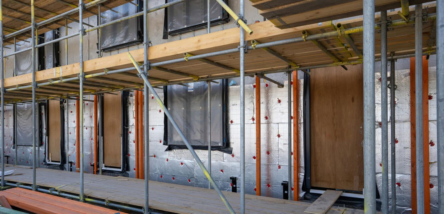 عایق بندی پشت آجر؛ راهکاری هوشمند برای افزایش بهرهوری ساختمان - pexels mike van schoonderwalt 1884800 5511085 عایق بندی پشت آجر؛ راهکاری هوشمند برای افزایش بهرهوری ساختمان