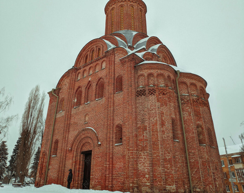 اهمیت مقاومت شیمیایی در مصالح ساختمانی