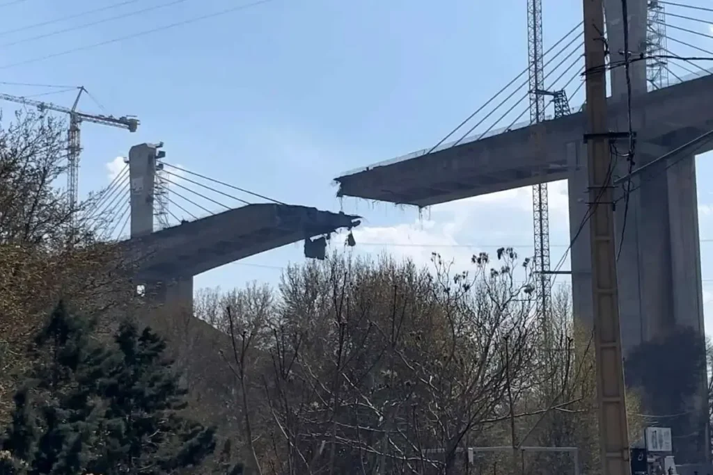 سبک معماری پل بی1