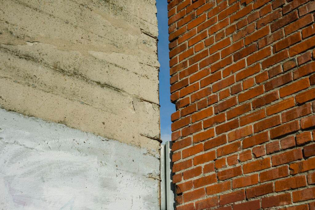 روش‌های افزایش مقاومت در برابر رطوبت در آجر